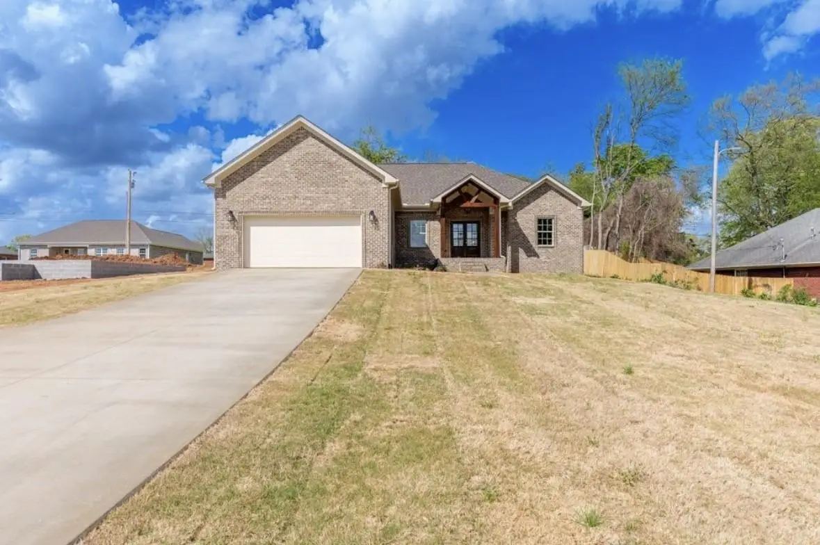809 Michigan Ave, Muscle Shoals, AL 35661 - #1