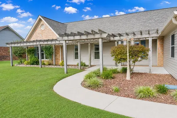 215 Oakview Cir, Killen, AL 35645