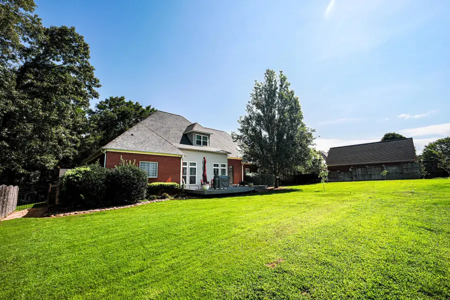 930 Kensington Pl, Tuscumbia, AL 35674 - #3