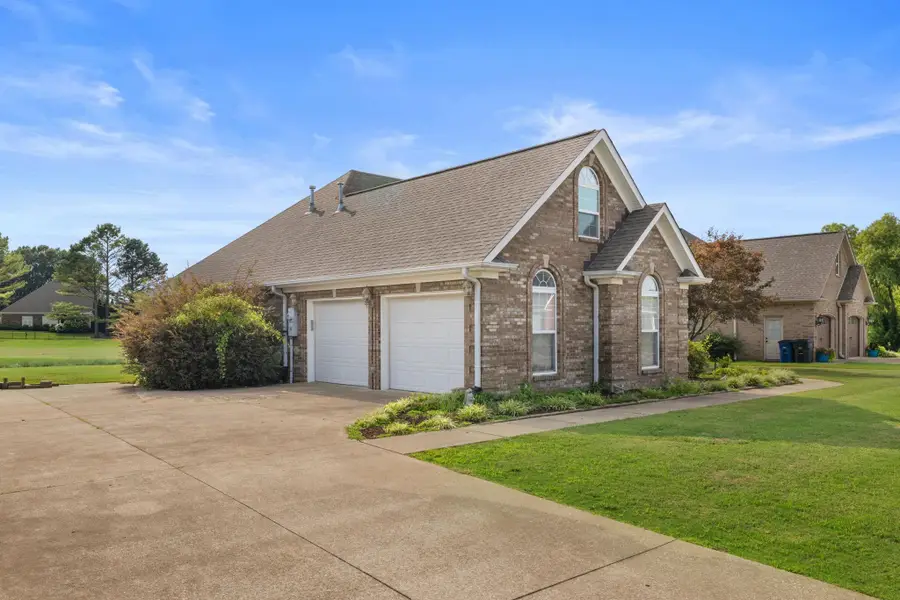 212 Cottonwood Run, Florence, AL 35630 - #3