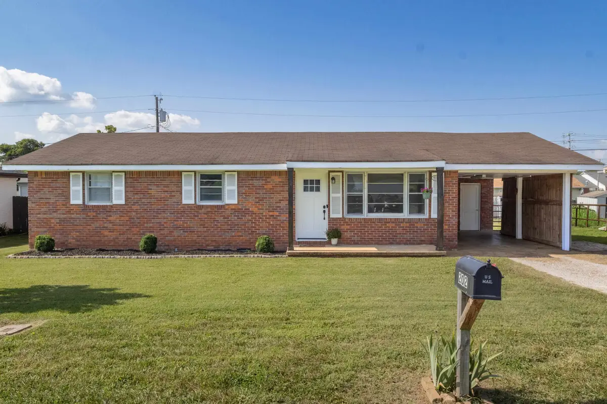 202 W Roosevelt Ave, Muscle Shoals, AL 35661 - #1