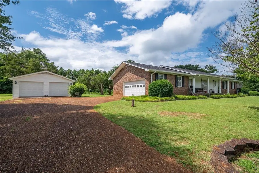 1012 Eastwood Dr, Tuscumbia, AL 35674 - #2