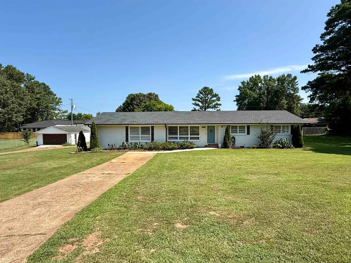2012 Stoddard Dr, Florence, AL 35630 - #1