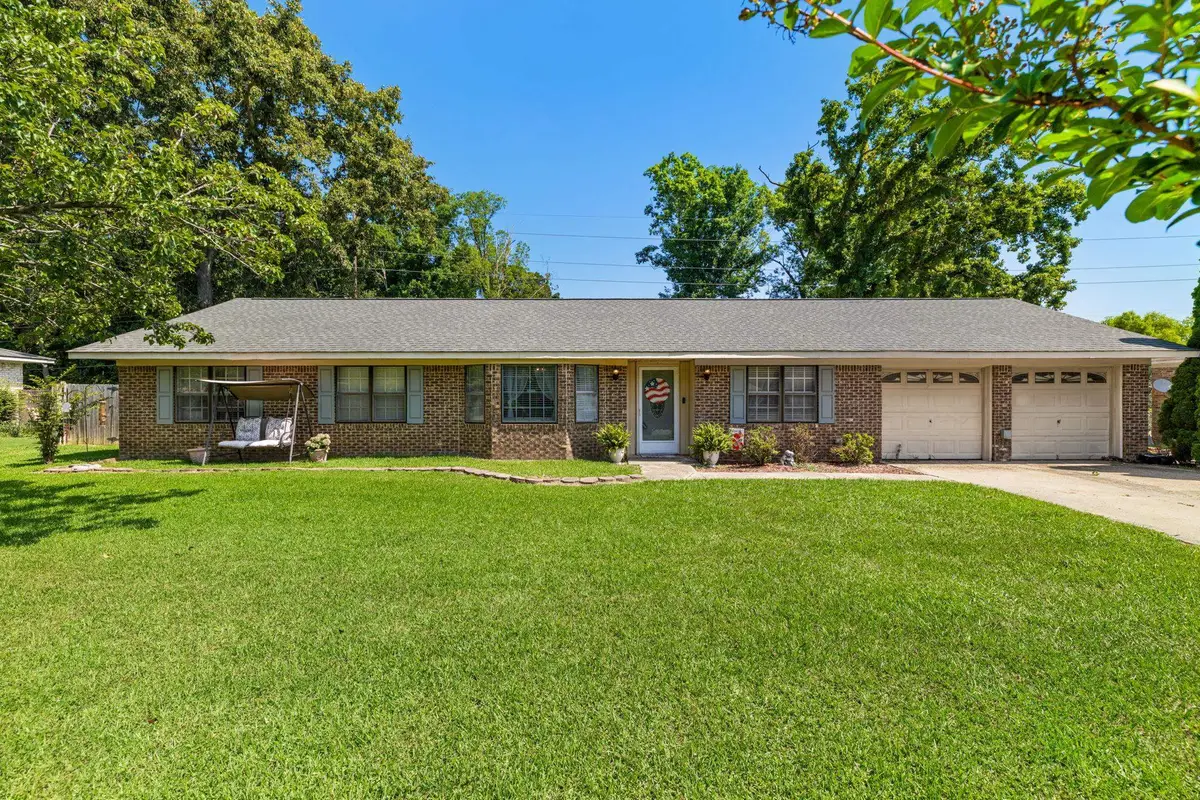 246 N New Castle Dr, Florence, AL 35633 - #1