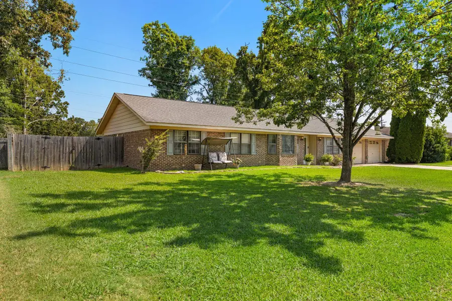 246 N New Castle Dr, Florence, AL 35633 - #2