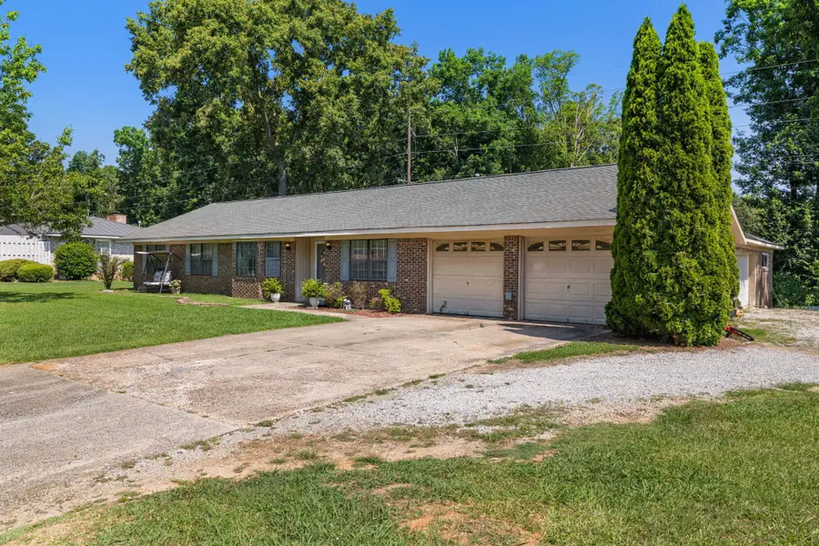 246 N New Castle Dr, Florence, AL 35633 - #3
