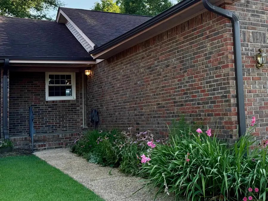 211 Allen Ct, Florence, AL 35630 - #3