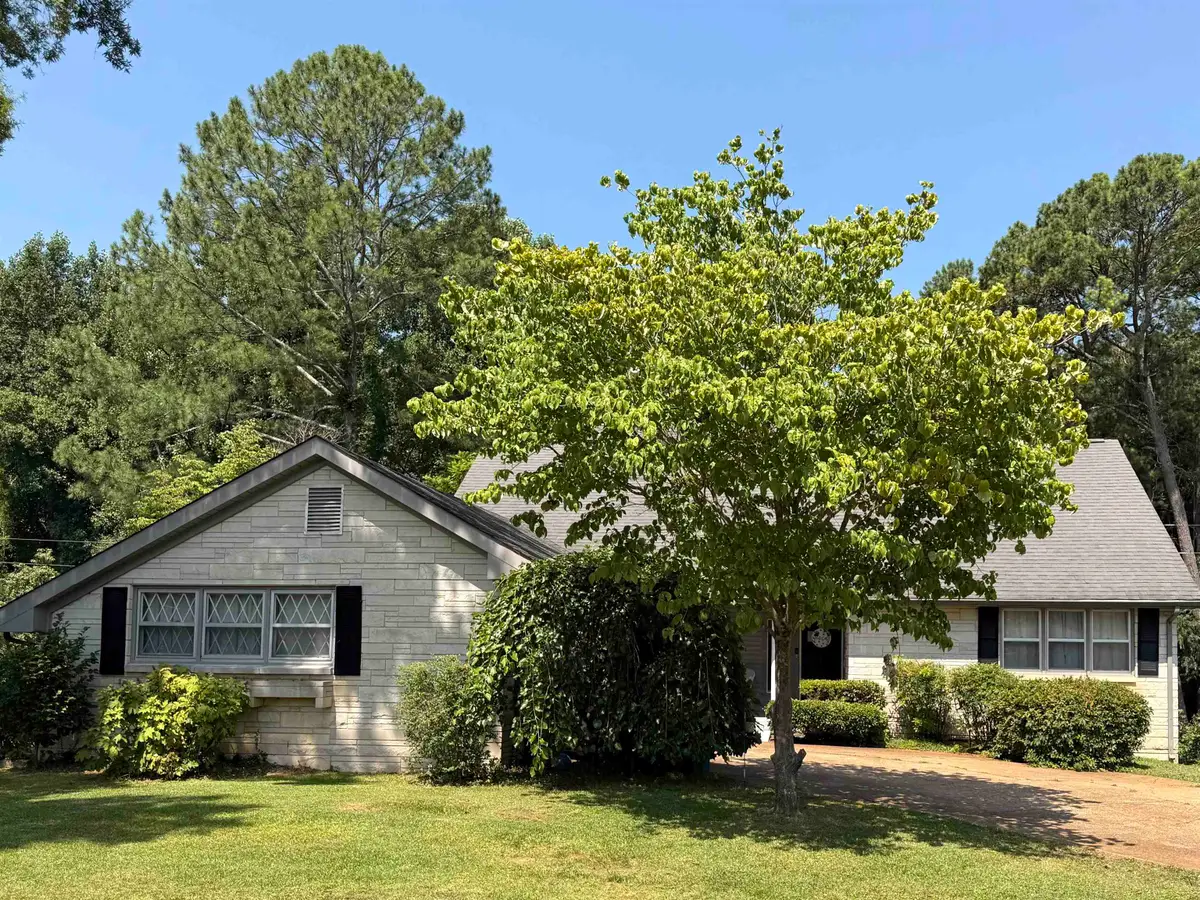 2817 Burleson St, Florence, AL 35633 - #1