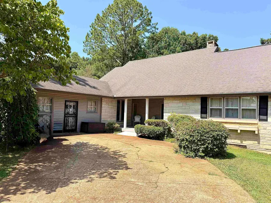 2817 Burleson St, Florence, AL 35633 - #2