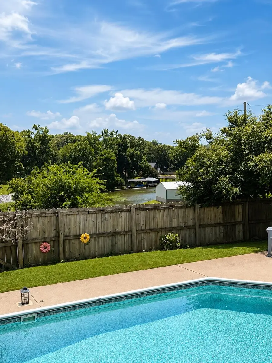 220 Riverhaven Dr, Muscle Shoals, AL 35661 - #2