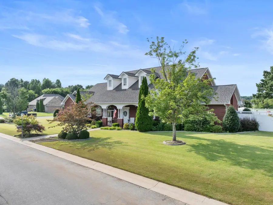 201 Cottonwood Run, Florence, AL 35630 - #2