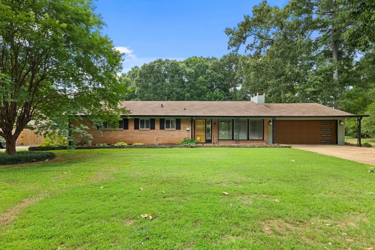 2132 Chickasaw Dr, Florence, AL 35630 - #1