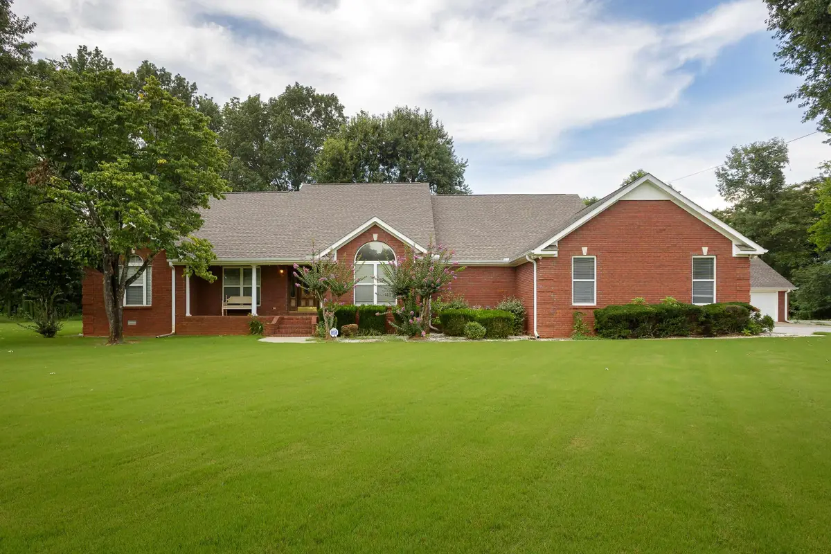 219 Oakview Dr, Rogersville, AL 35652 - #1