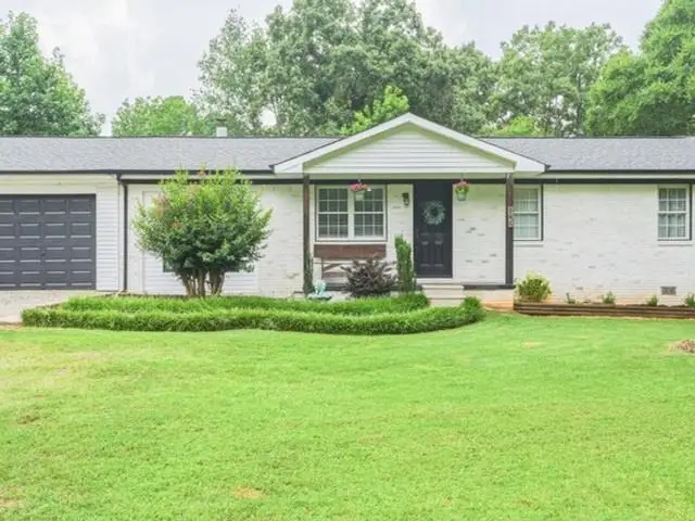 185 Crockett Cir, Florence, AL 35633 - #2