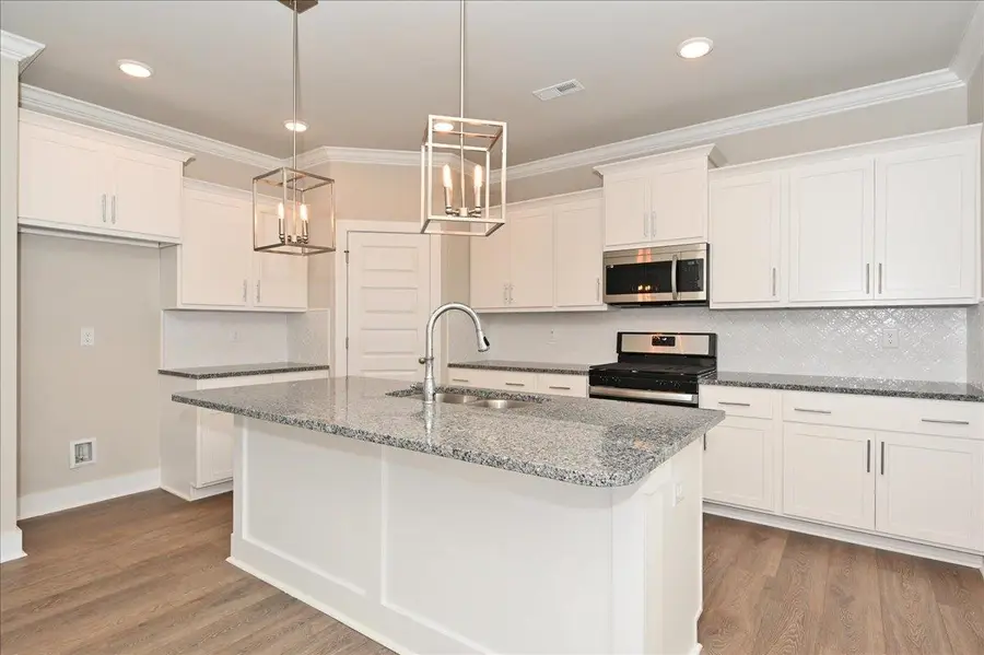 1807 Loebner Ln, Cullman, AL 35055 - #3