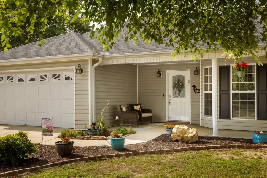 228 Heather Ln, Florence, AL 35633 - #2