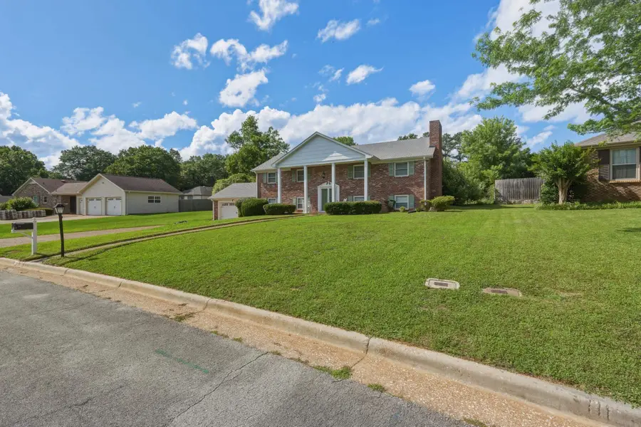 103 Creekwood Cir, Florence, AL 35630 - #2