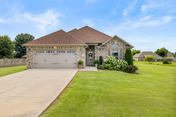 557 Belview Dr, Killen, AL 35645