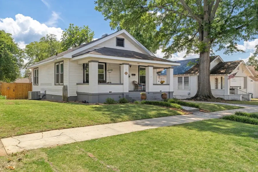 506 E Third St, Tuscumbia, AL 35674 - #3