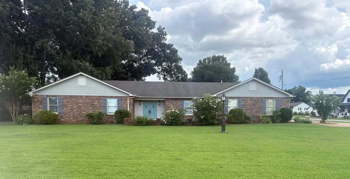 1604 E 6th St, Muscle Shoals, AL 35661 - #1