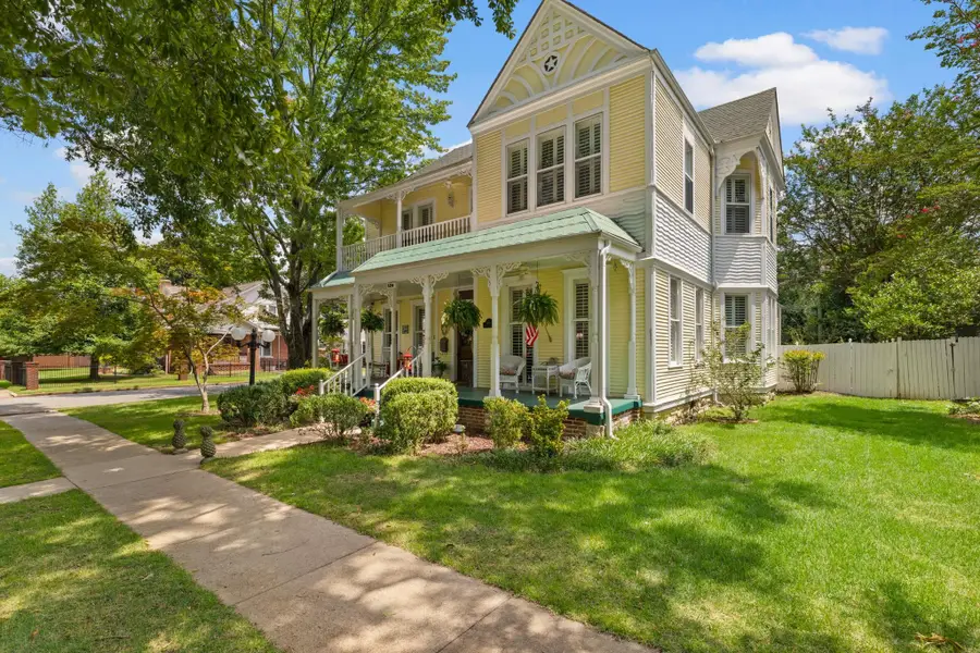 520 Walnut St, Florence, AL 35630 - #2