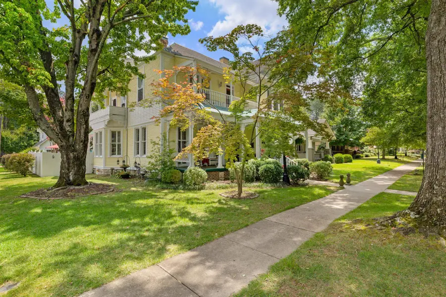 520 Walnut St, Florence, AL 35630 - #3