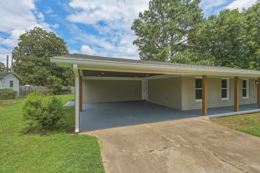 317 Columbus Ave, Florence, AL 35630 - #3