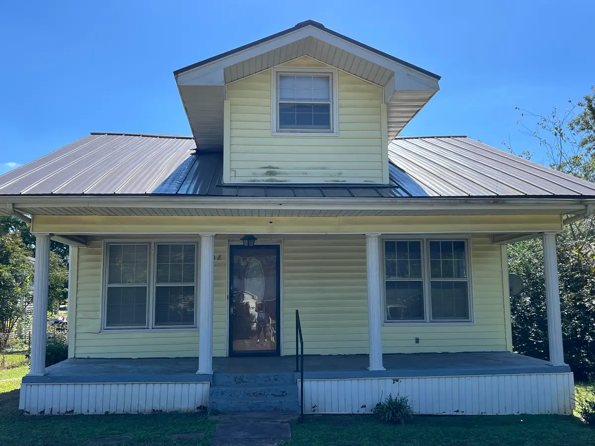 908 E 1st St, Tuscumbia, AL 35674 - #1