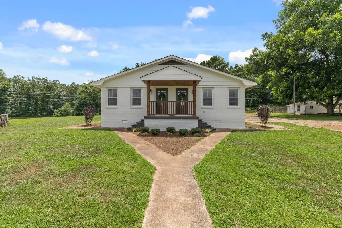213 Sterling Blvd, Sheffield, AL 35660 - #1