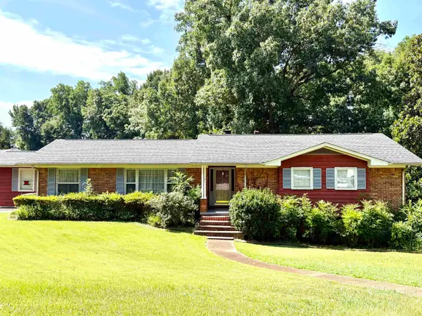 101 Colonial Dr, Florence, AL 35633