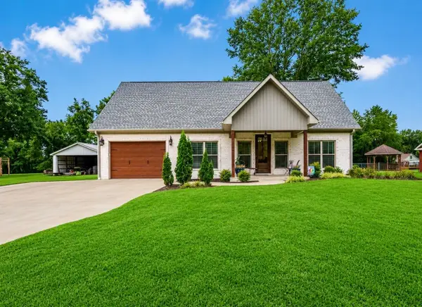 1096 Raintree Dr, Tuscumbia, AL 35674