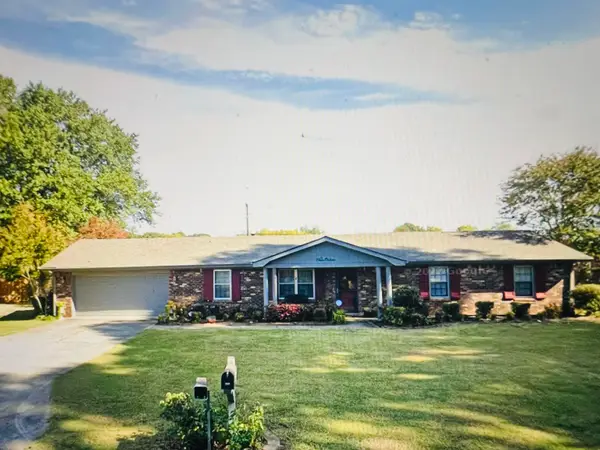 1107 Hillendale Dr, Tuscumbia, AL 35674