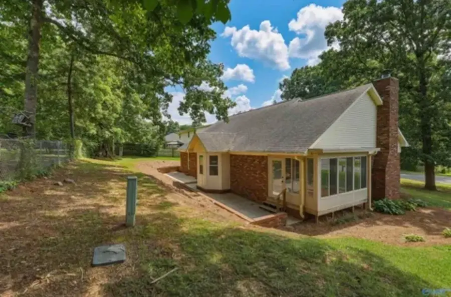 115 Shelley Ln, Florence, AL 35633 - #3