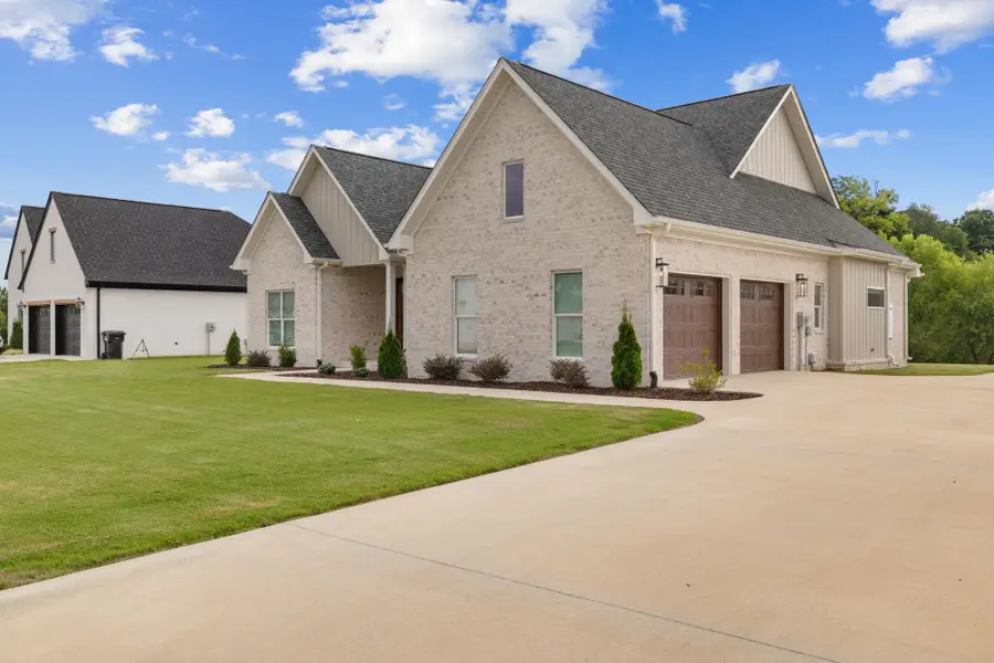 120 Caroline Way, Muscle Shoals, AL 35661 - #2
