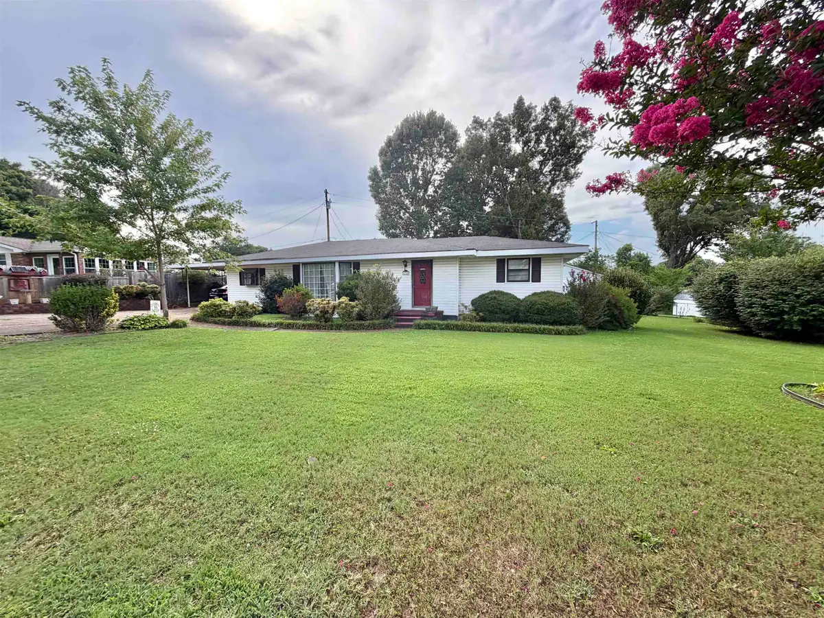 4105 Eastwood Dr, Florence, AL 35630 - #1
