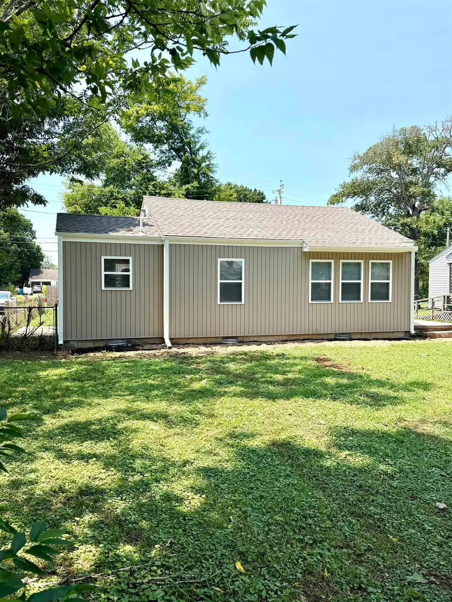 1003 N Cave St, Tuscumbia, AL 35674 - #3