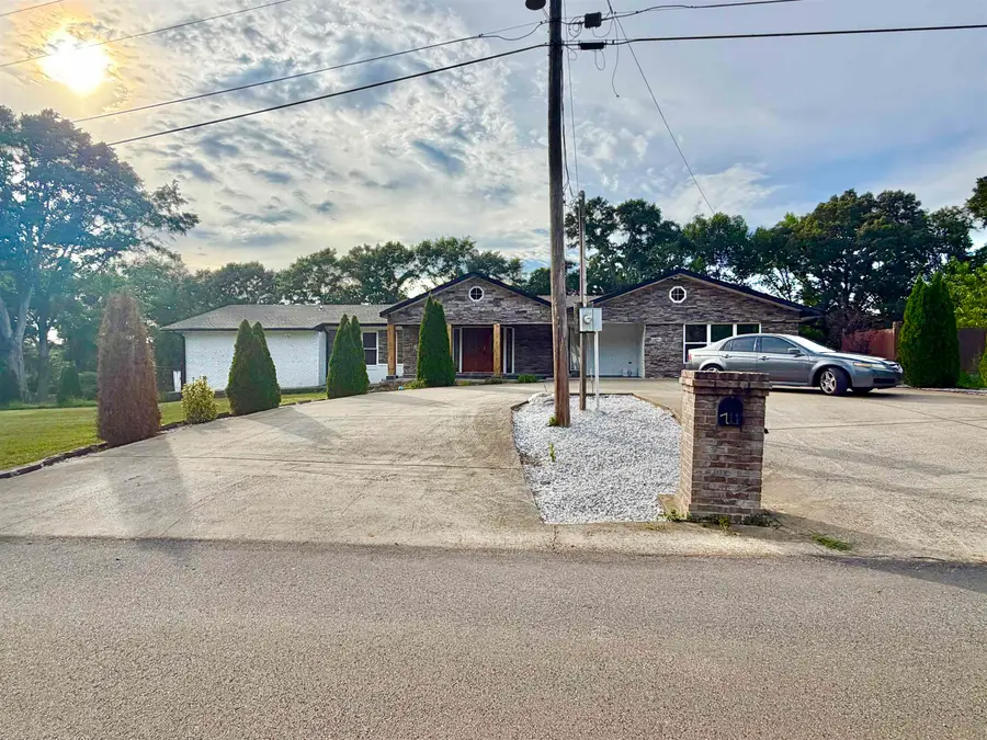 711 Magnolia St, Muscle Shoals, AL 35661 - #2