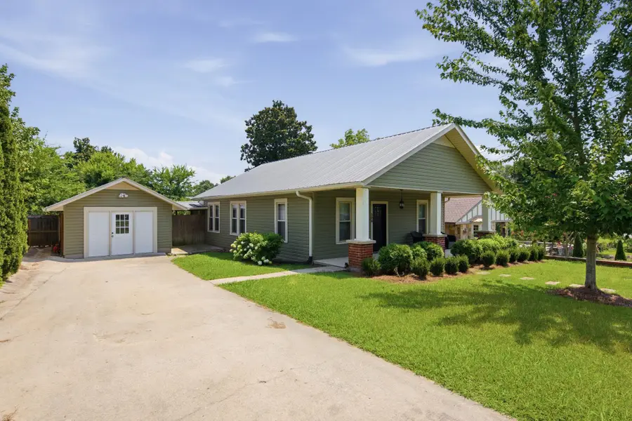 506 4th St, Cullman, AL 35055 - #2