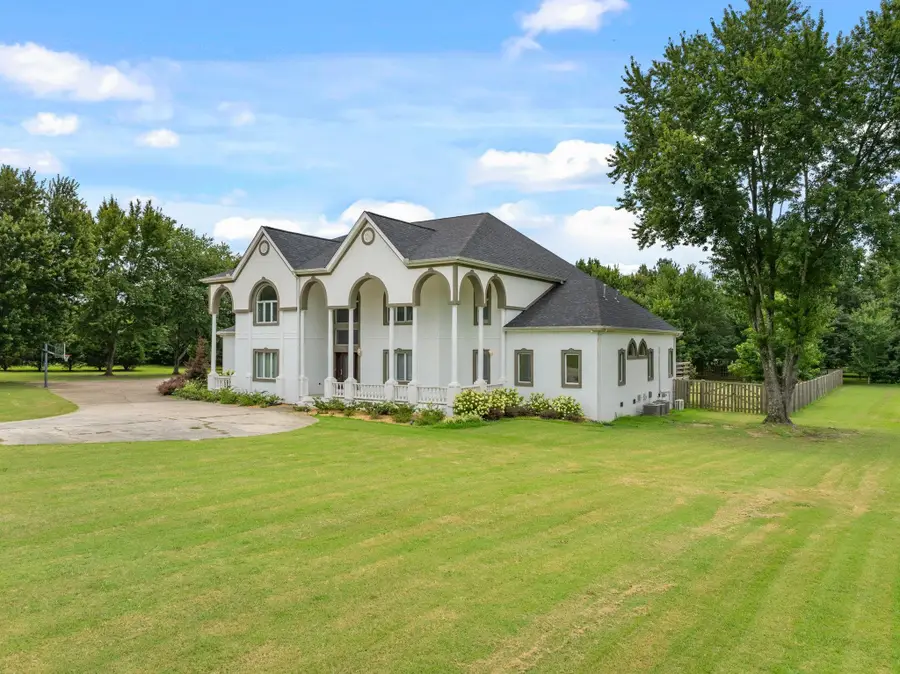 105 Hunters Ln, Florence, AL 35630 - #3