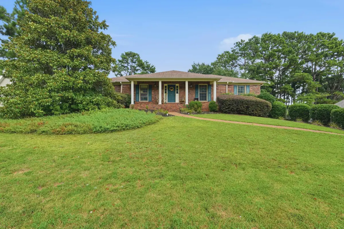 122 W Oak Hill Dr, Florence, AL 35633 - #1