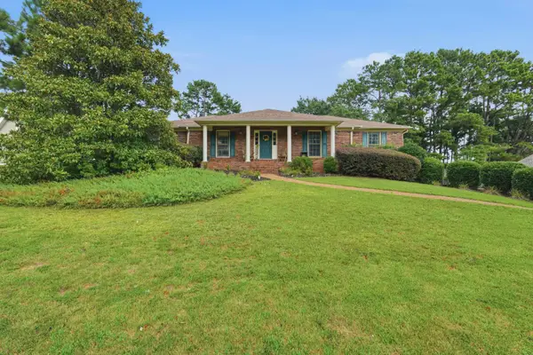 122 W Oak Hill Dr, Florence, AL 35633
