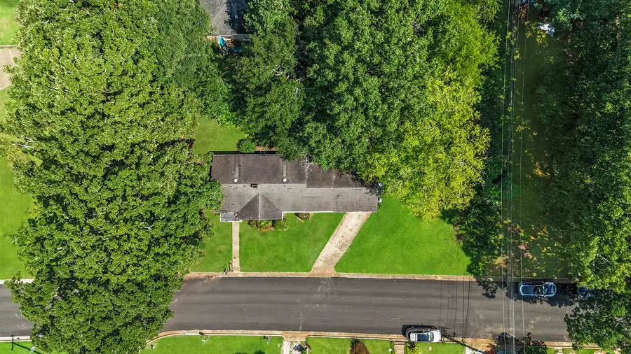 303 Elder St, Florence, AL 35630 - #3