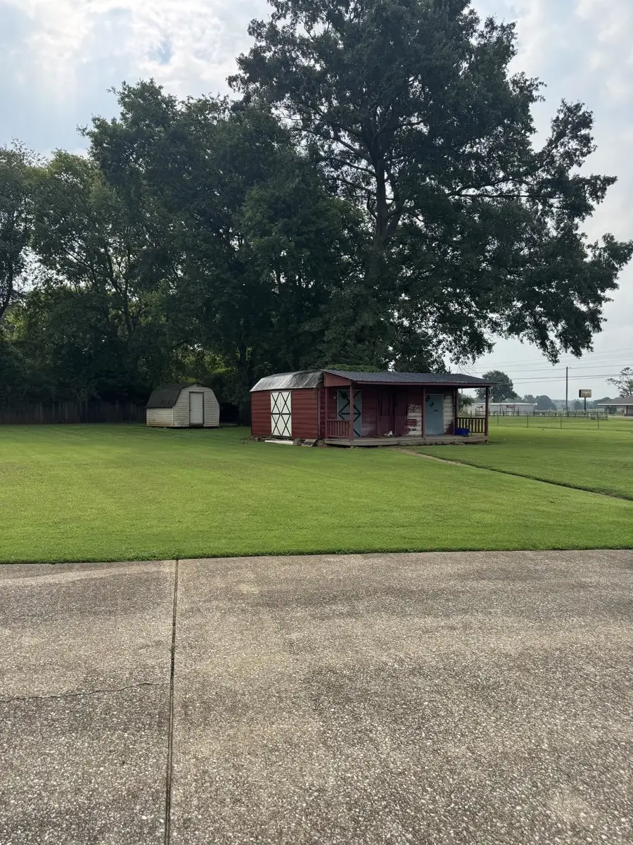 6527 2nd St, Muscle Shoals, AL 35661 - #2