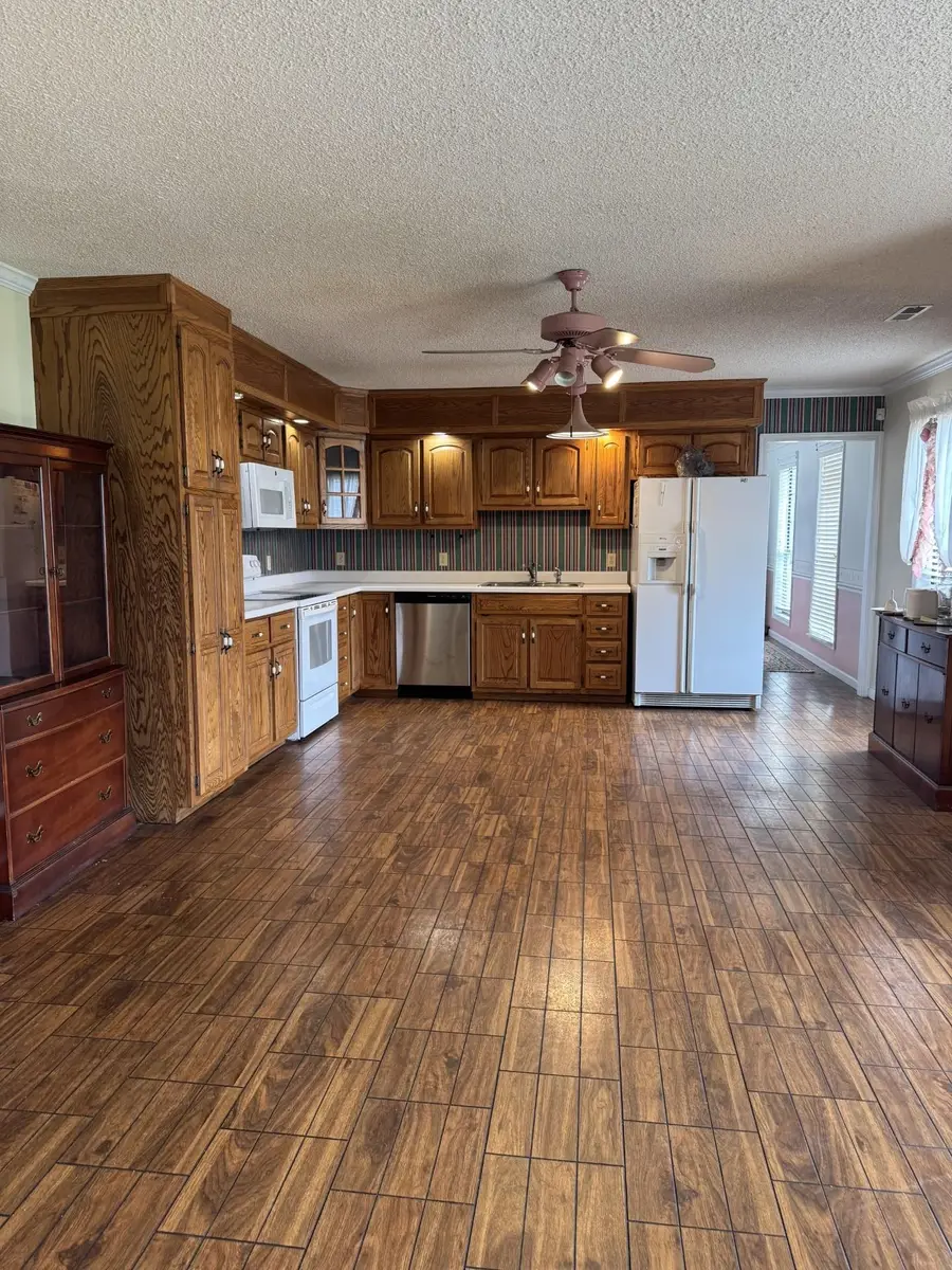 6527 2nd St, Muscle Shoals, AL 35661 - #3