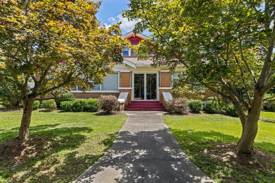 508 E 3rd St, Cullman, AL 35055 - #3