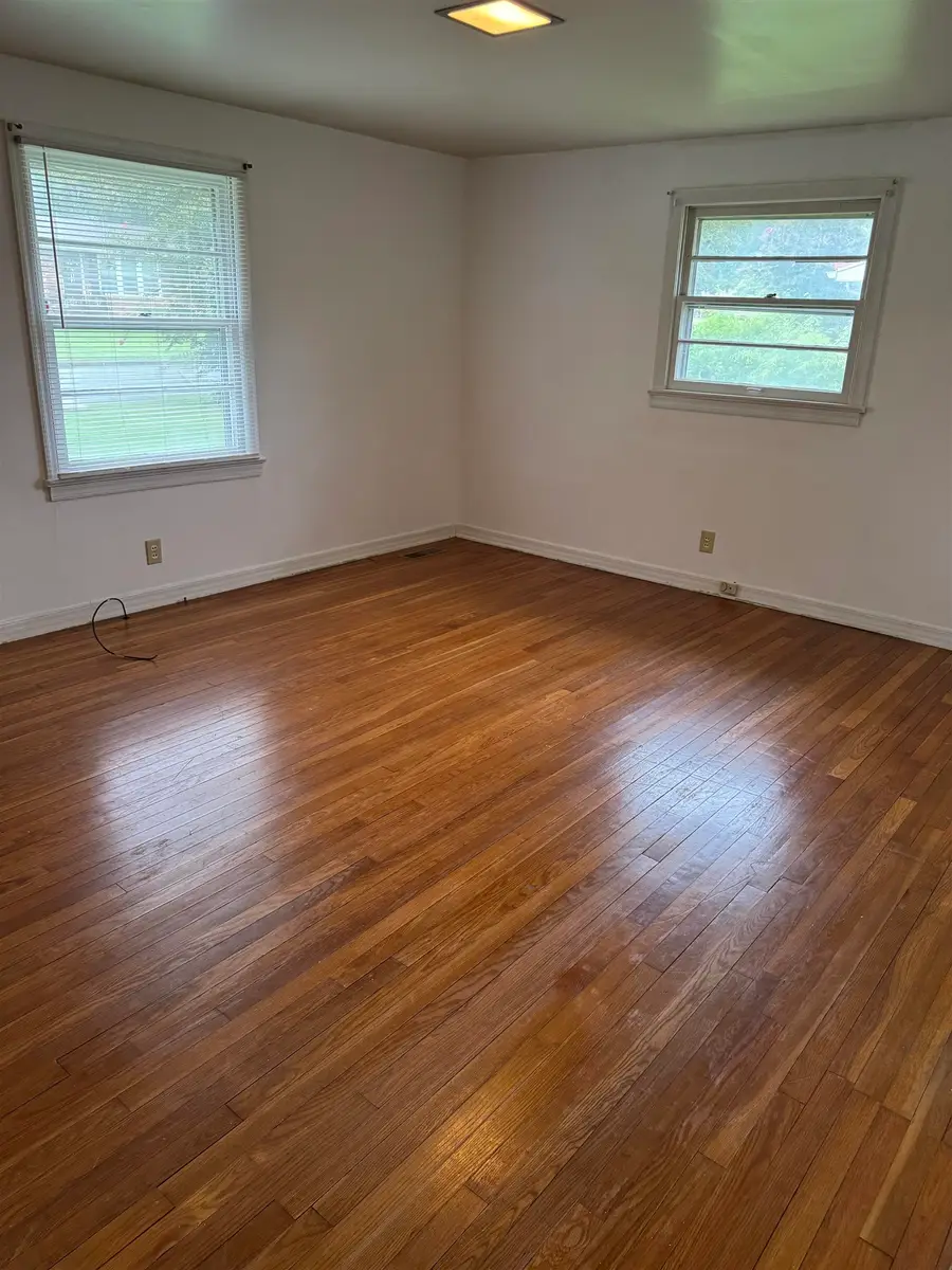520 Windsor St, Florence, AL 35630 - #3