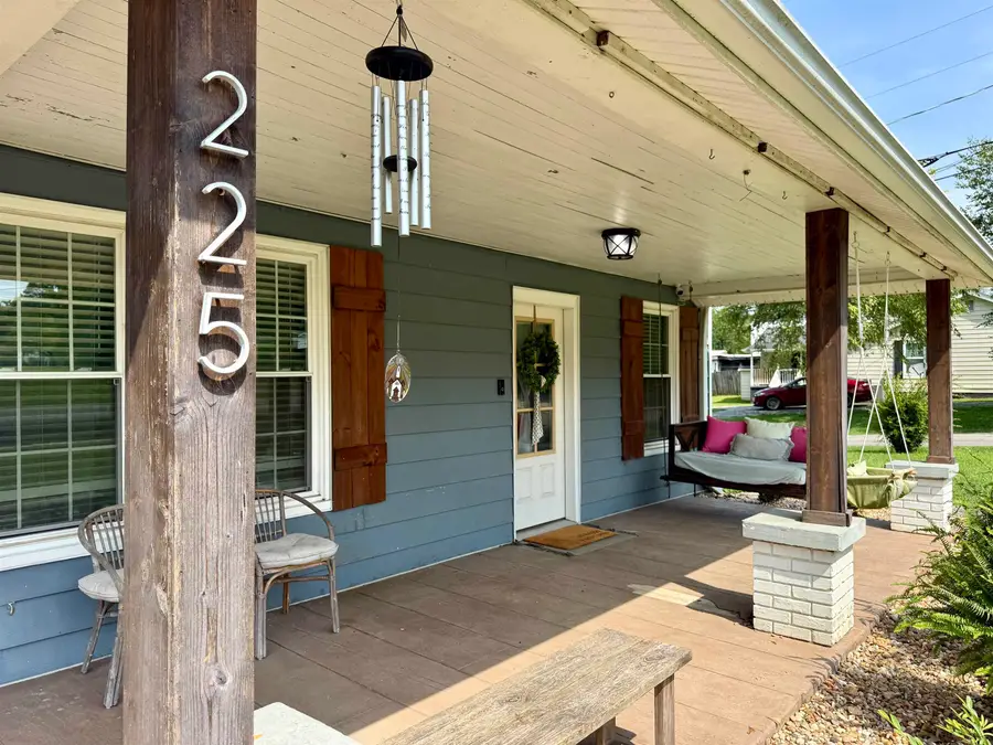225 Alabama St, Killen, AL 35645 - #3