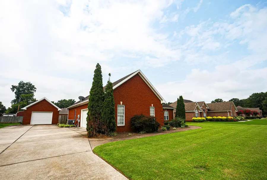 1806 Woodside, Muscle Shoals, AL 35661 - #3