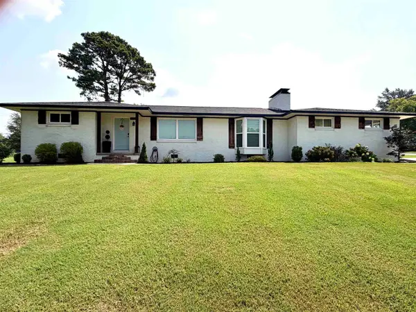 1509 Woodmont Dr, Tuscumbia, AL 35674