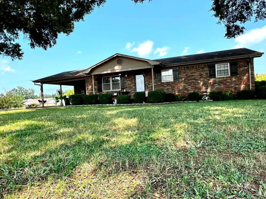 805 Edison Ave, Muscle Shoals, AL 35661 - #2